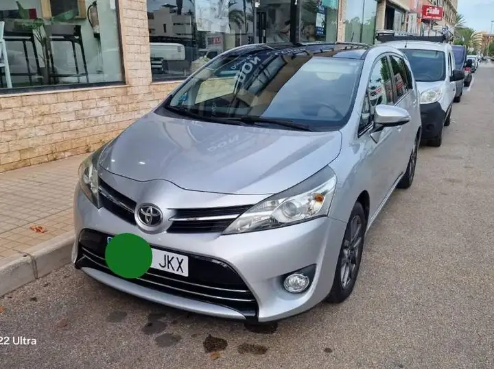 Toyota Corolla Verso 2015