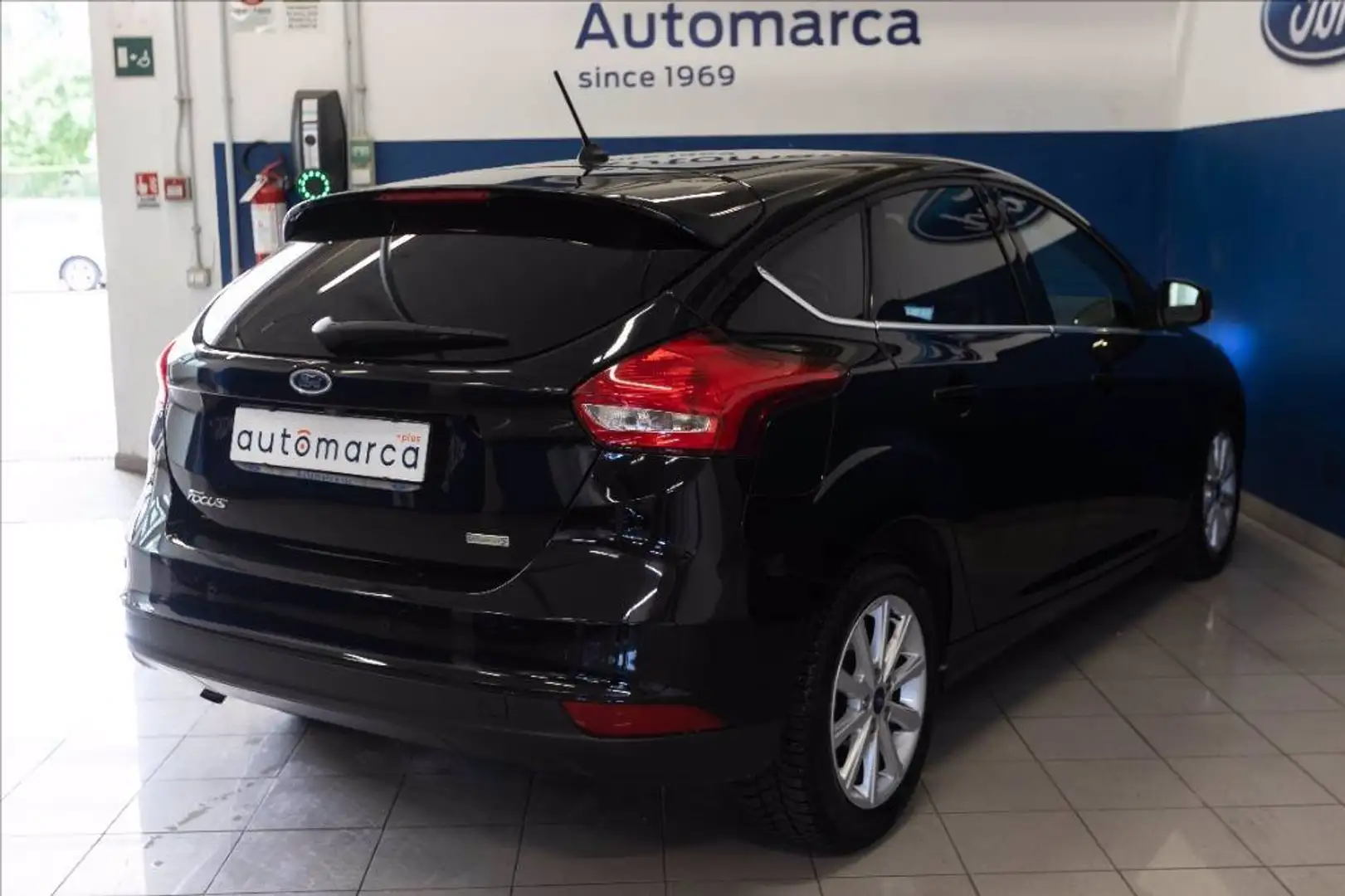 Ford Focus 5p 1.0 ecoboost Titanium s&s 125cv my17 Zwart - 2