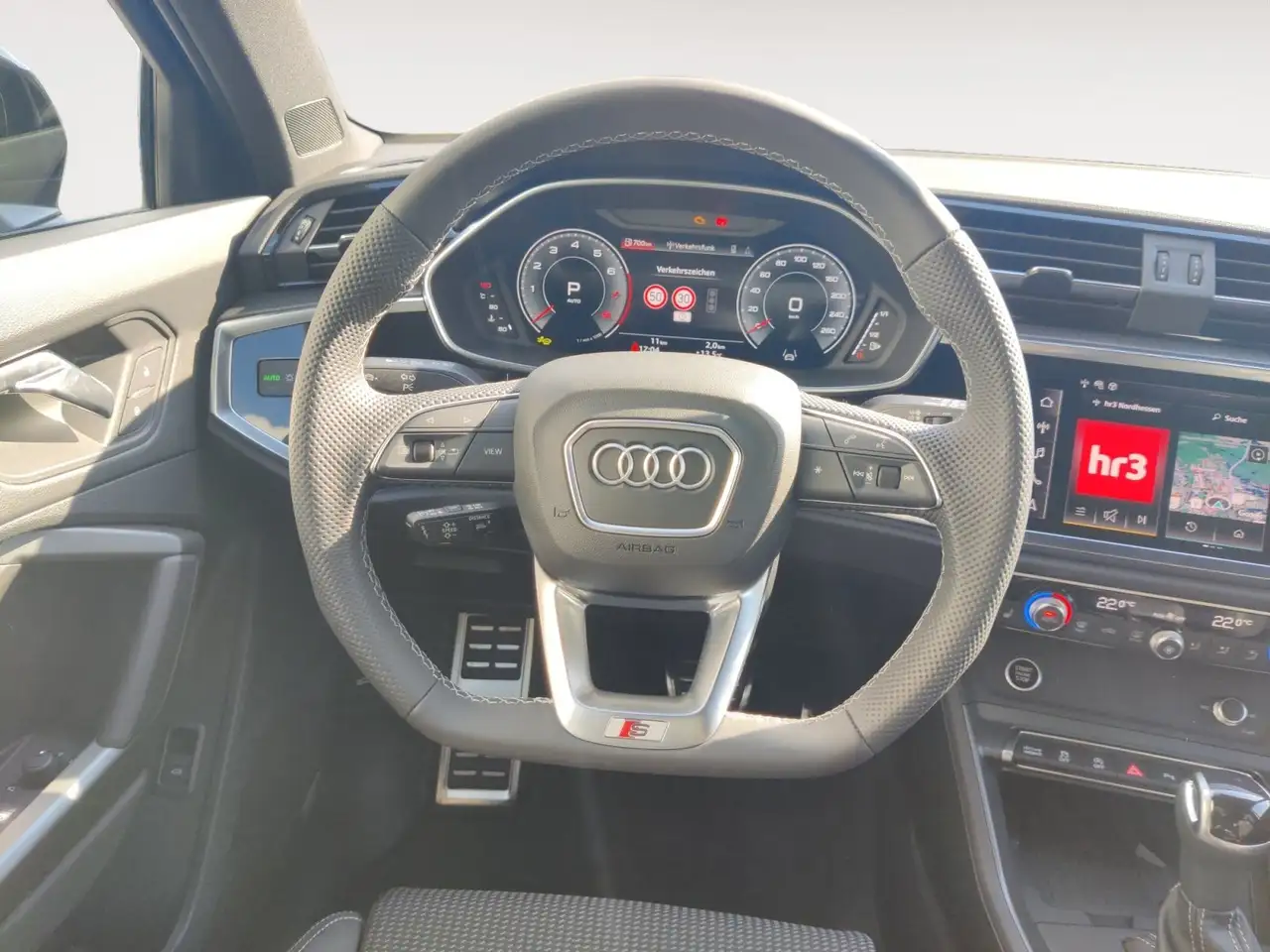 Audi Q3 2.0 TFSI quattro S-Line AHK KAM 11