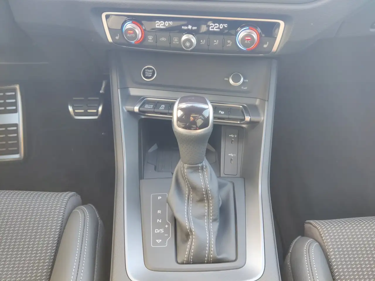 Audi Q3 2.0 TFSI quattro S-Line AHK KAM 10
