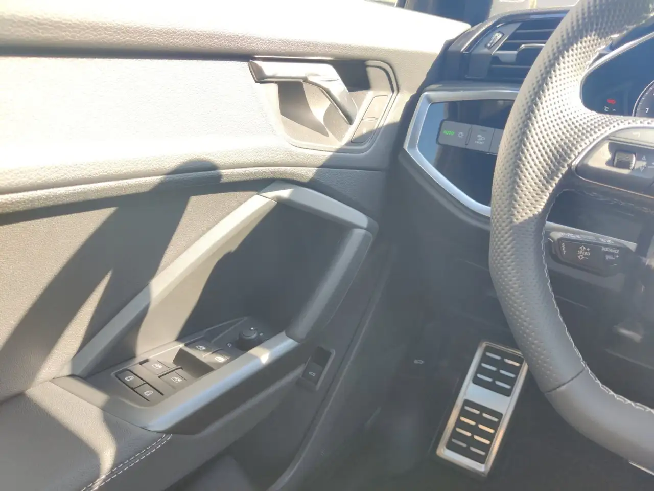 Audi Q3 2.0 TFSI quattro S-Line AHK KAM 14