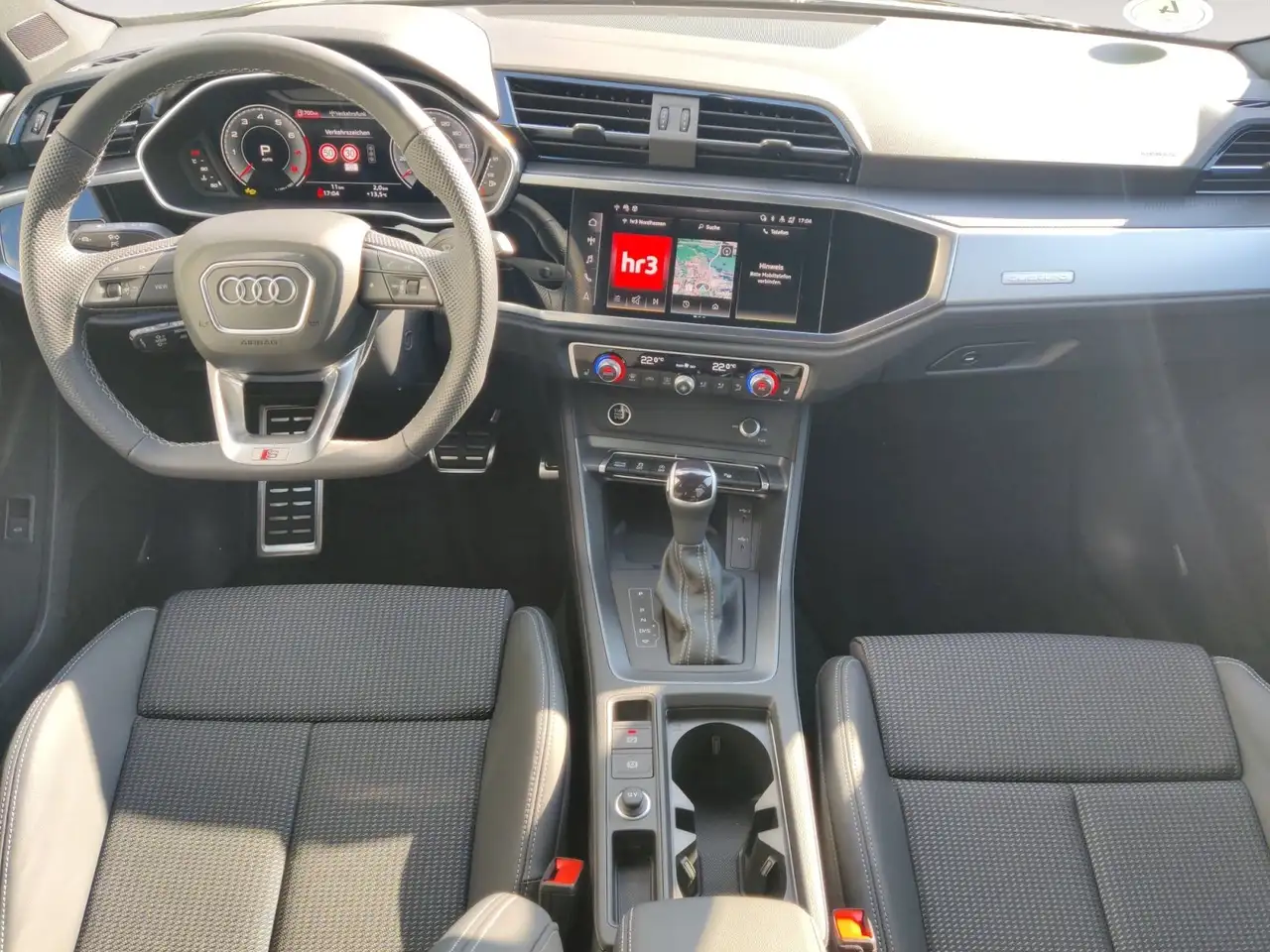 Audi Q3 2.0 TFSI quattro S-Line AHK KAM 9
