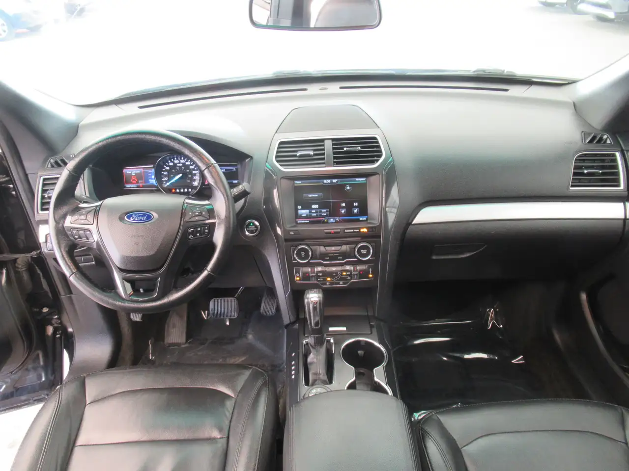 Ford Explorer photo Ford Explorer