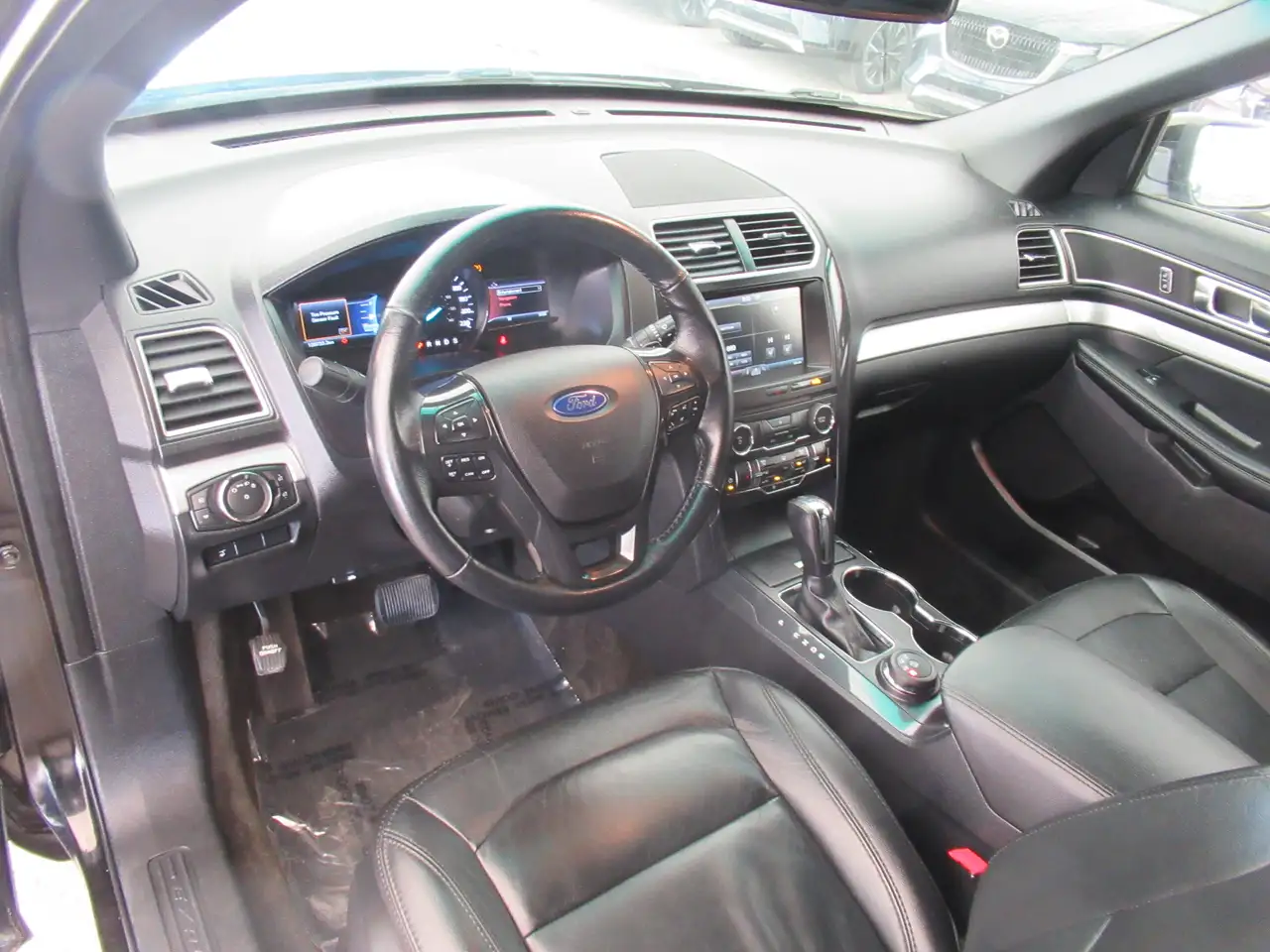 Ford Explorer photo Ford Explorer