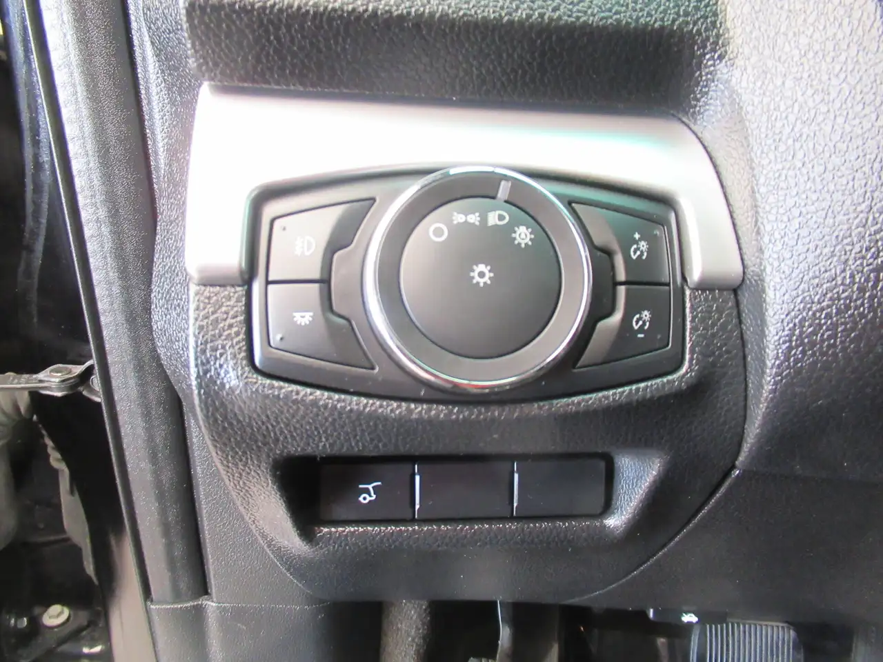 Ford Explorer photo Ford Explorer