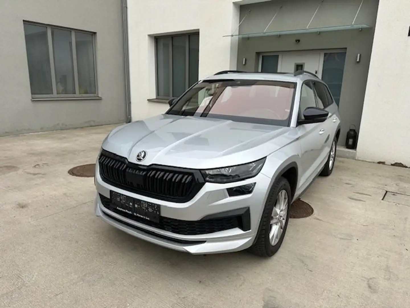 Skoda Kodiaq Kodiaq 2,0 TSI 4x4 DSG Sportline Silber - 1