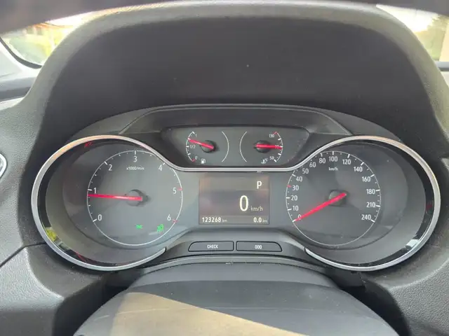 Opel Grandland X view 4