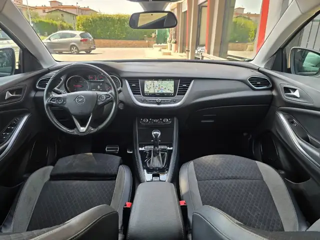 Opel Grandland X view 3