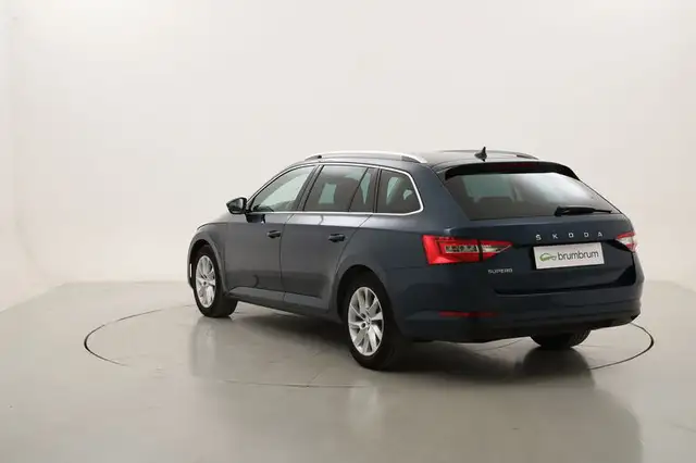 Skoda Superb view 3