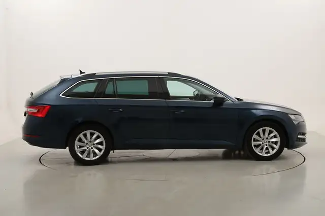 Skoda Superb view 6