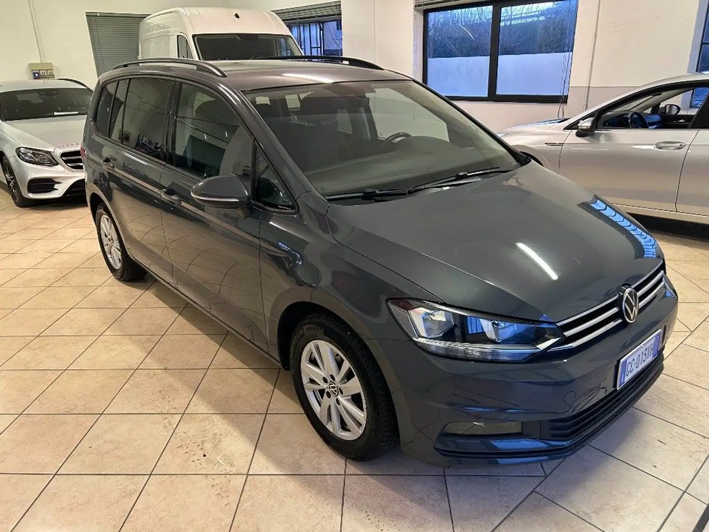 Volkswagen Touran 2.0 TDI 115 CV SCR Business BlueMotion Technology Gris - 2