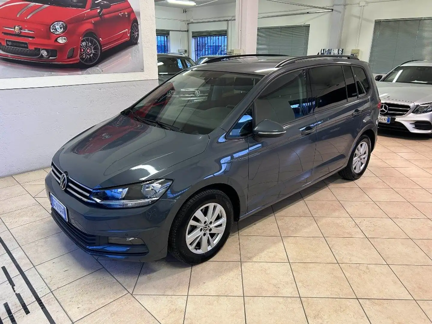 Volkswagen Touran 2.0 TDI 115 CV SCR Business BlueMotion Technology Gris - 1