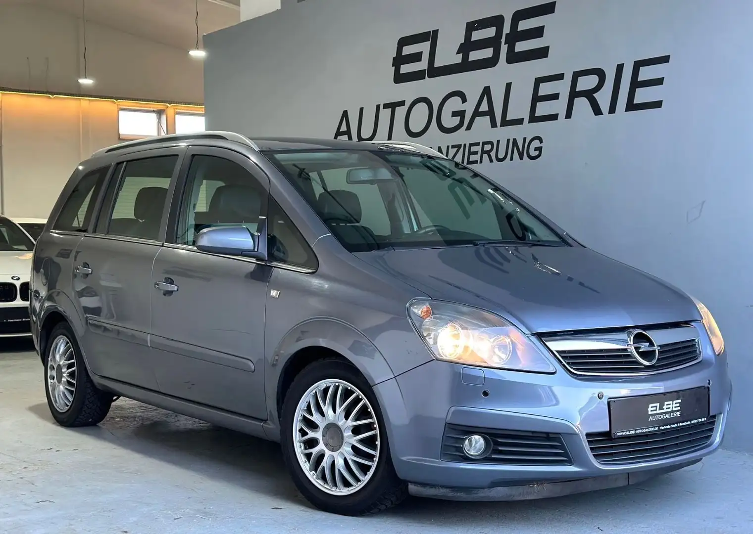 Opel Zafira 1.9 CDTI Edition 7-Sitzer Anhängerkuppl. Grau - 1