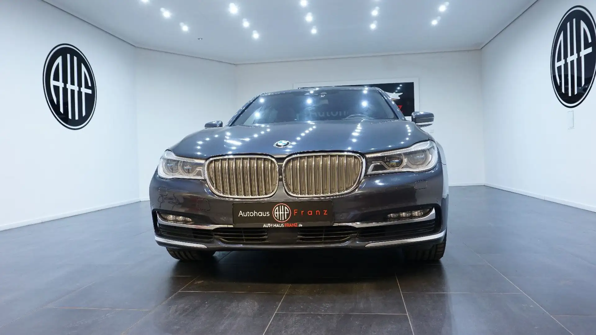 BMW 740 L d xDrive*TOTW*PANO*20Zoll*TV* Grau - 2