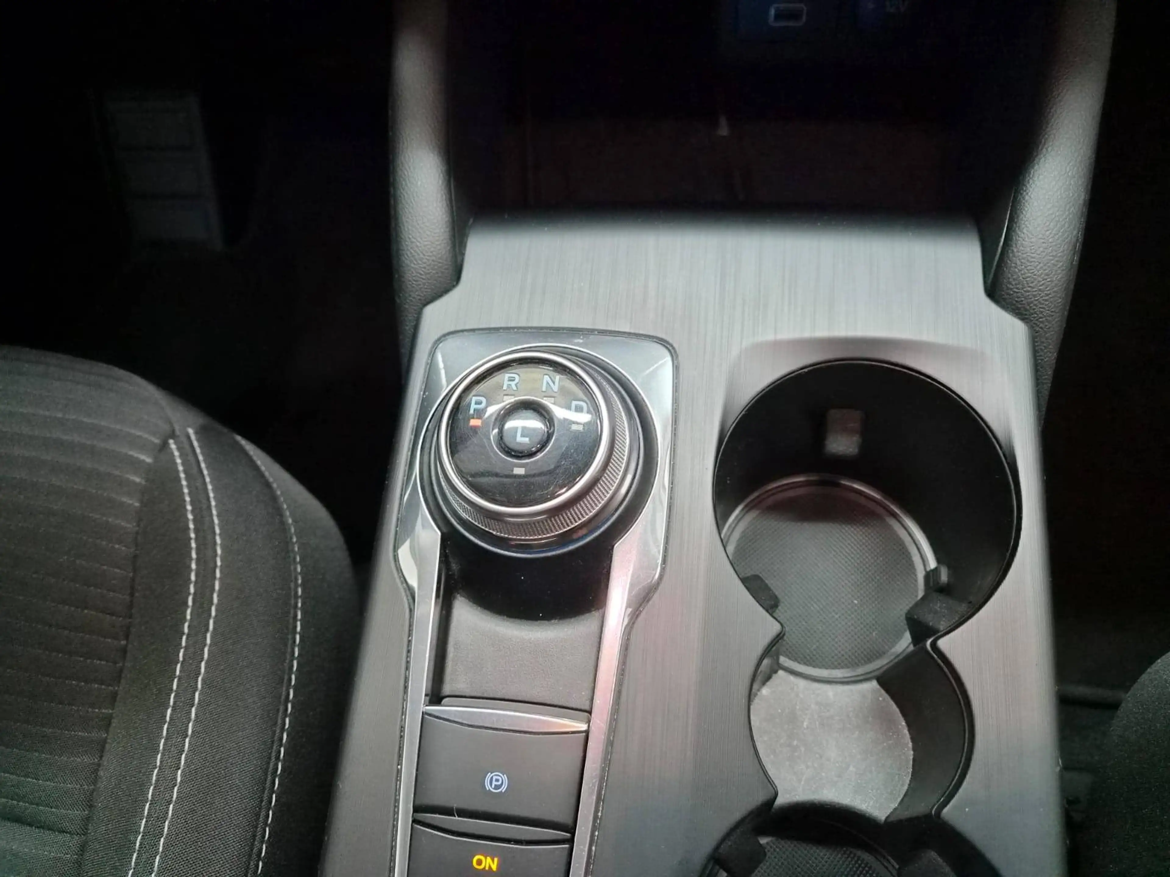 Ford Kuga 2.5 Hybrid Titanium LED Carplay Kamera 1.Hand — photo 8