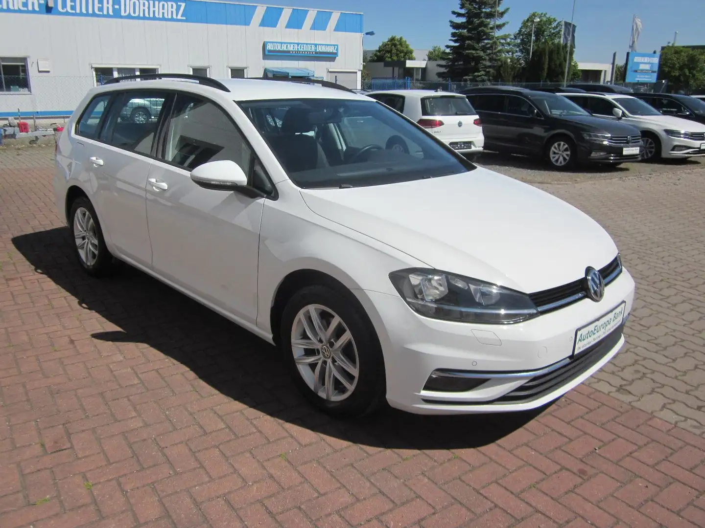 Volkswagen Golf VII Comfortline+AHK+SHZ+NAVI+2xPDC+MASSAGE. Weiß - 2