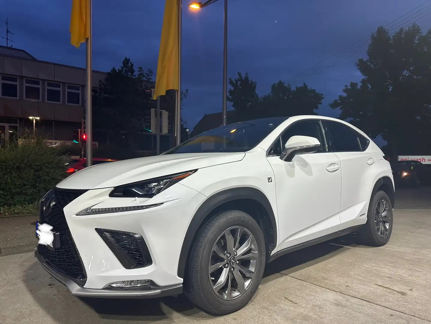 Lexus NX 300h NX Hybrid E-FOUR F SPORT Premium Weiß - 1
