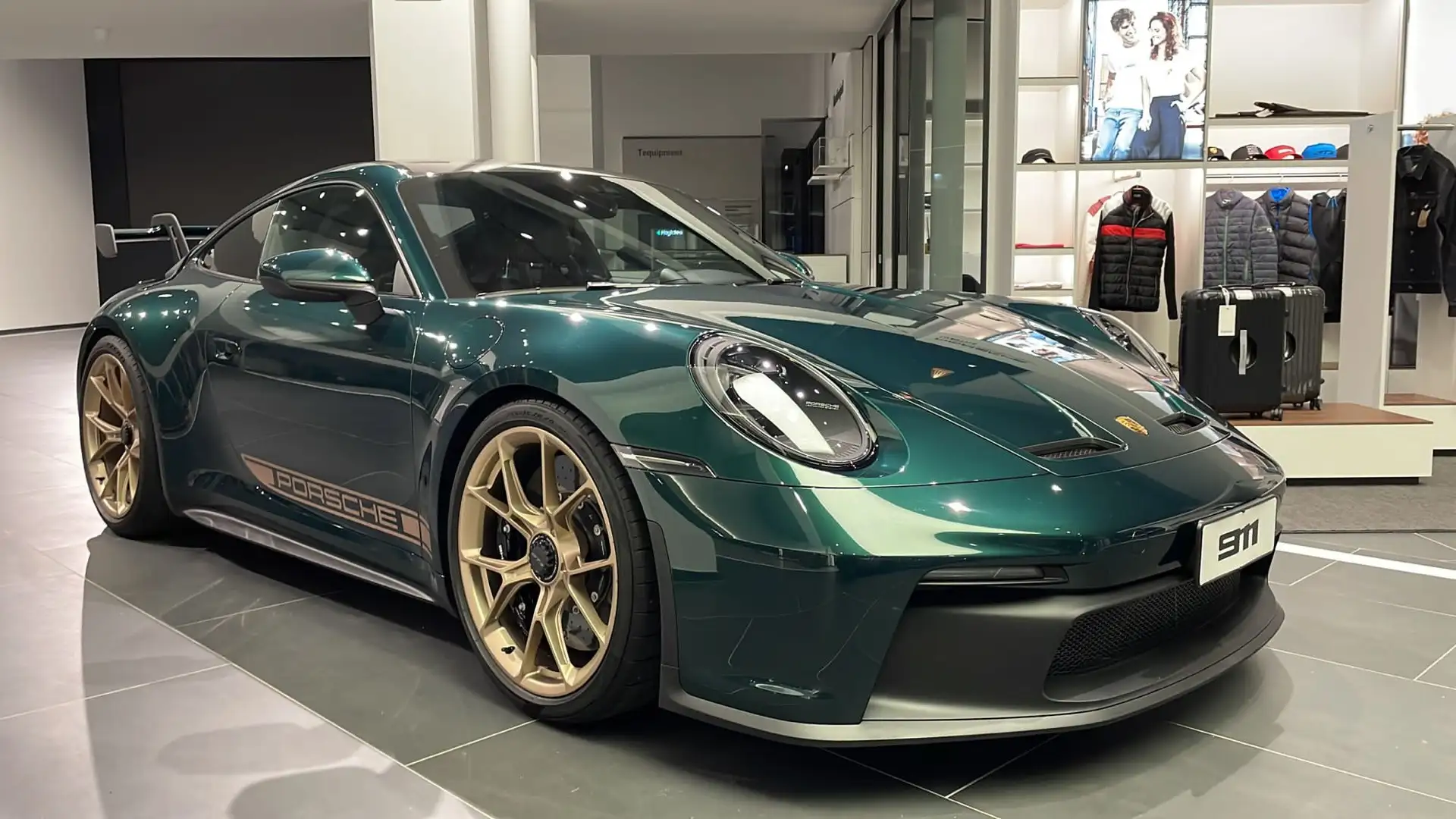 Porsche 911 992 Coupe 4.0 GT3 auto Green - 1