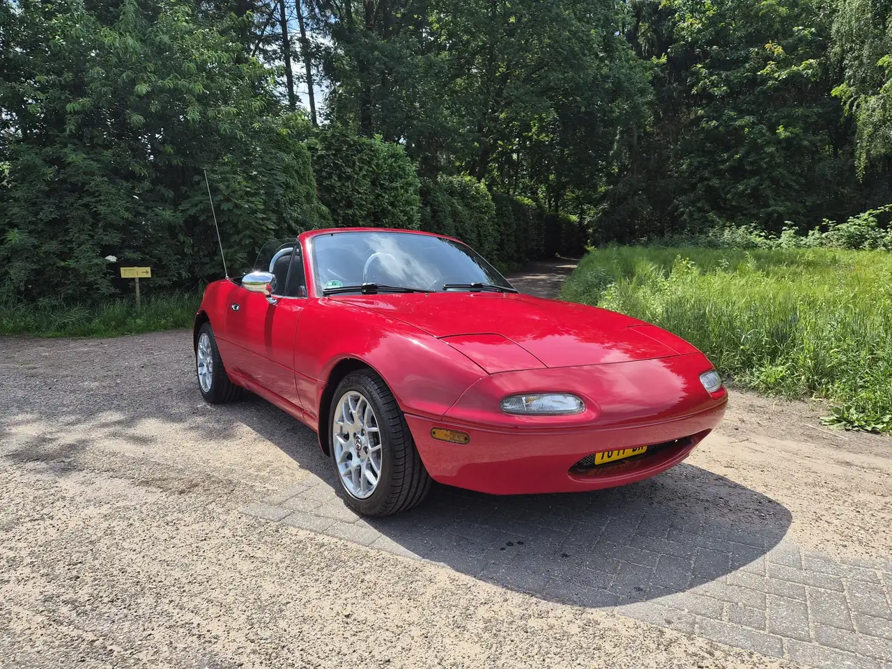 Mazda MX-5 1.6i-16V, foto 1