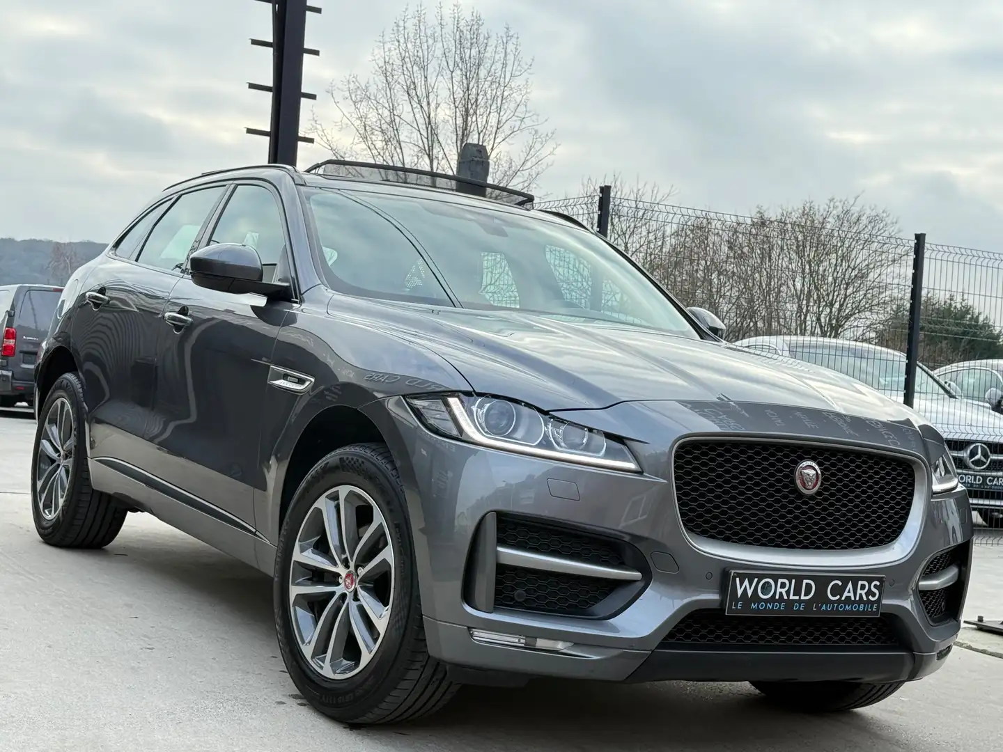 Jaguar F-Pace 2.0D R-SPORT PANO - COCKPIT - KEYLESS - LINE ASS. Grau - 2