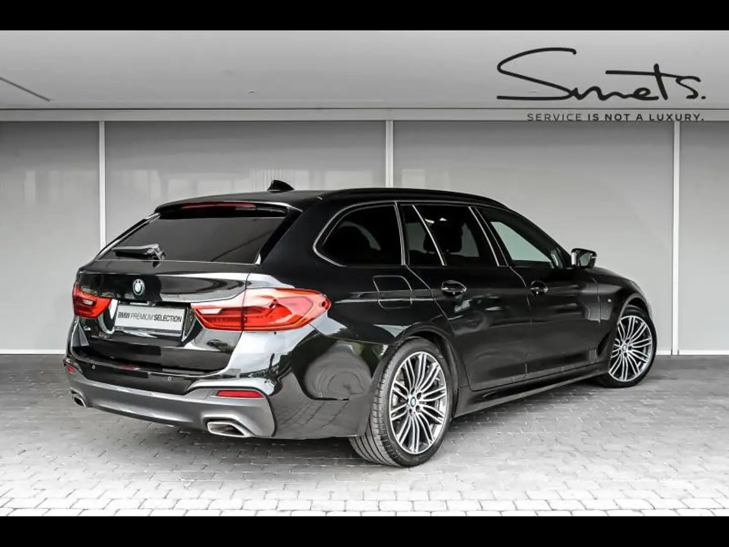 BMW 520 M Pack-Pano-HUD-Trekhaak-Harma Nero - 2