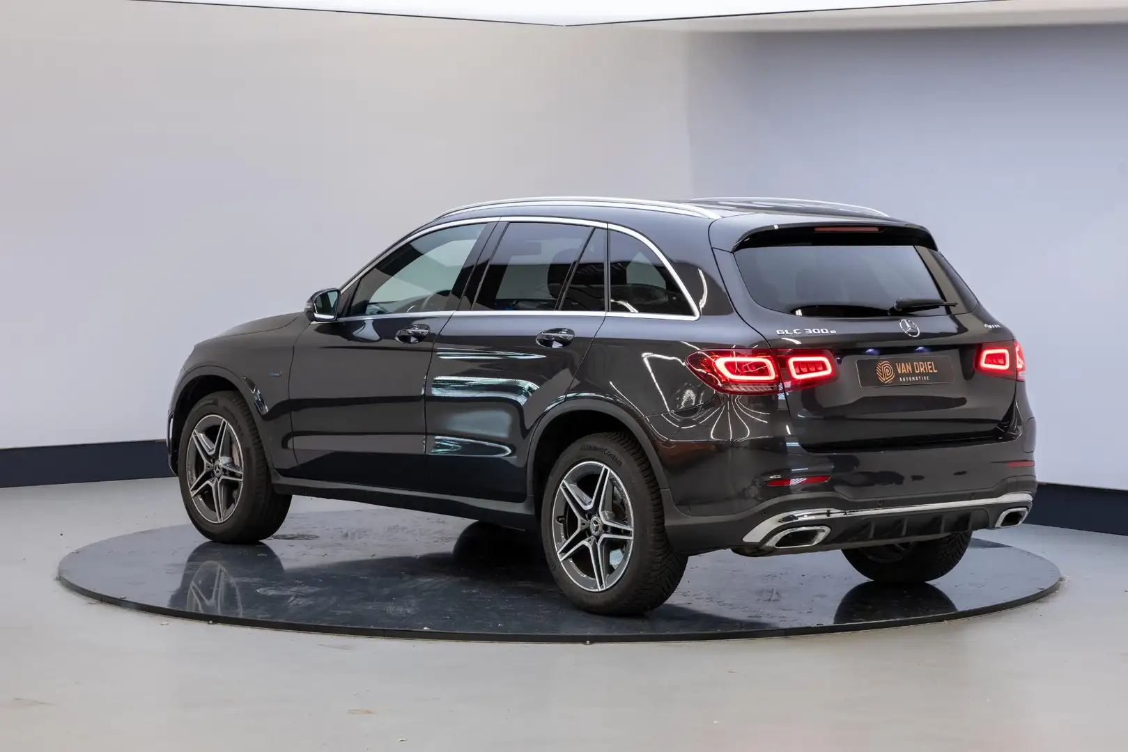 Mercedes-Benz GLC 300 300e 4MATIC Business Solution AMG | Panoramadak | Grijs - 2
