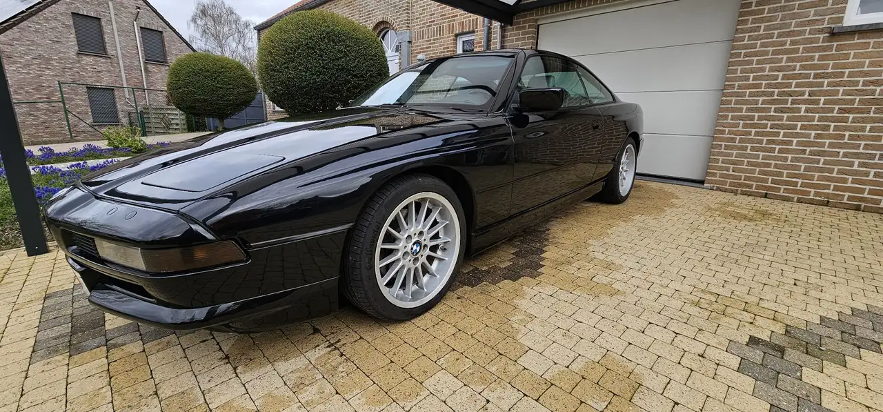 BMW 850i V12 oldtimer zwart, foto 3