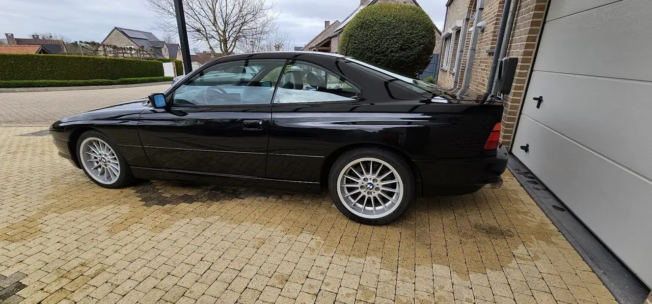 BMW 850i V12 oldtimer zwart, foto 2