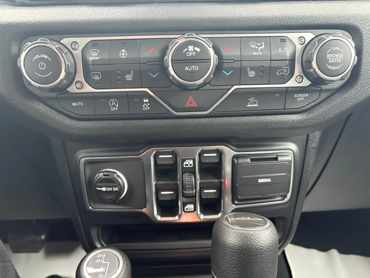 Jeep Gladiator снимка Jeep Gladiator
