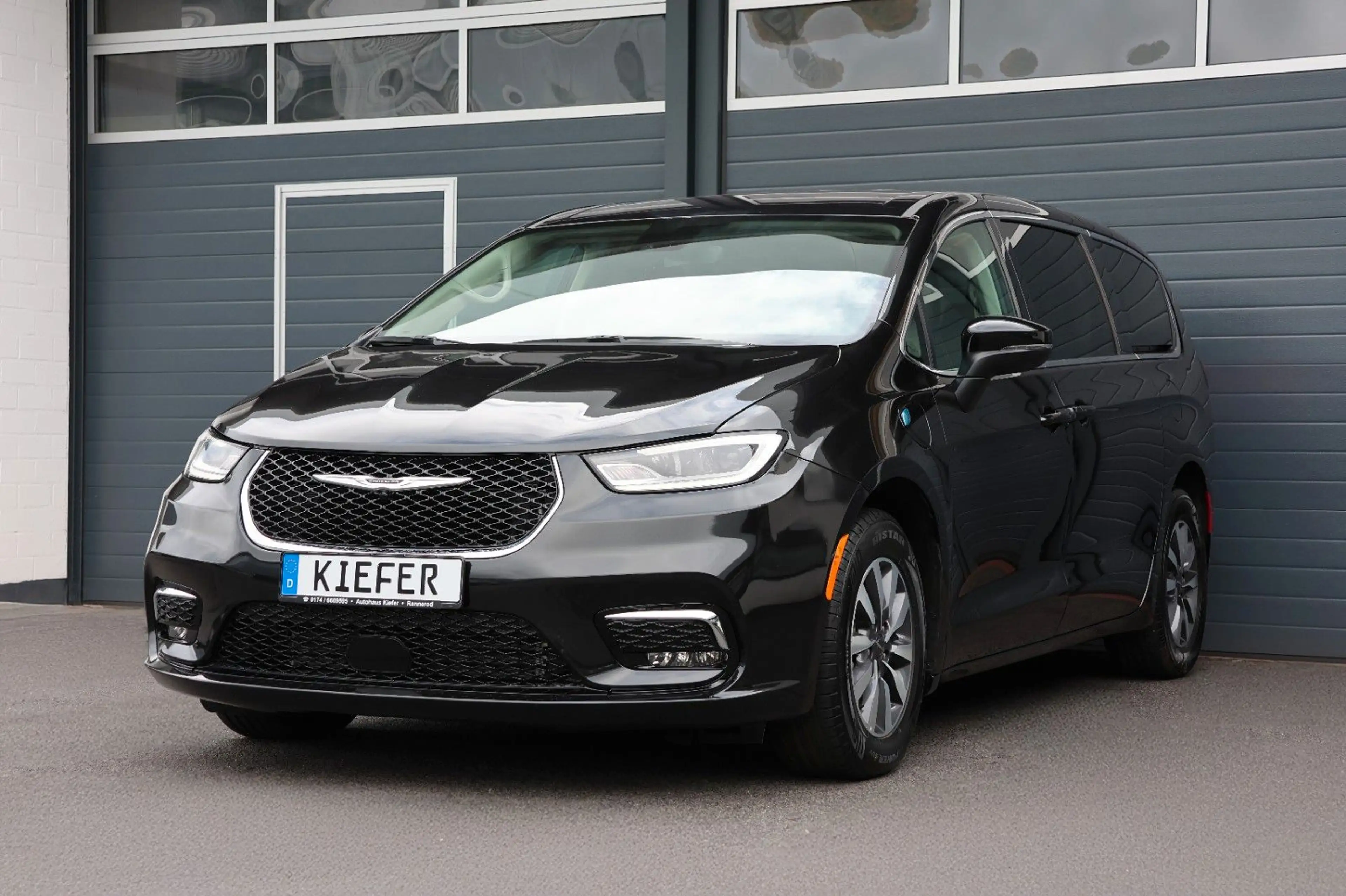 Chrysler Pacifica Plug-IN Hybrid/ACC/SHZ/LHZ/TOTW/SPUR/17 — photo 3