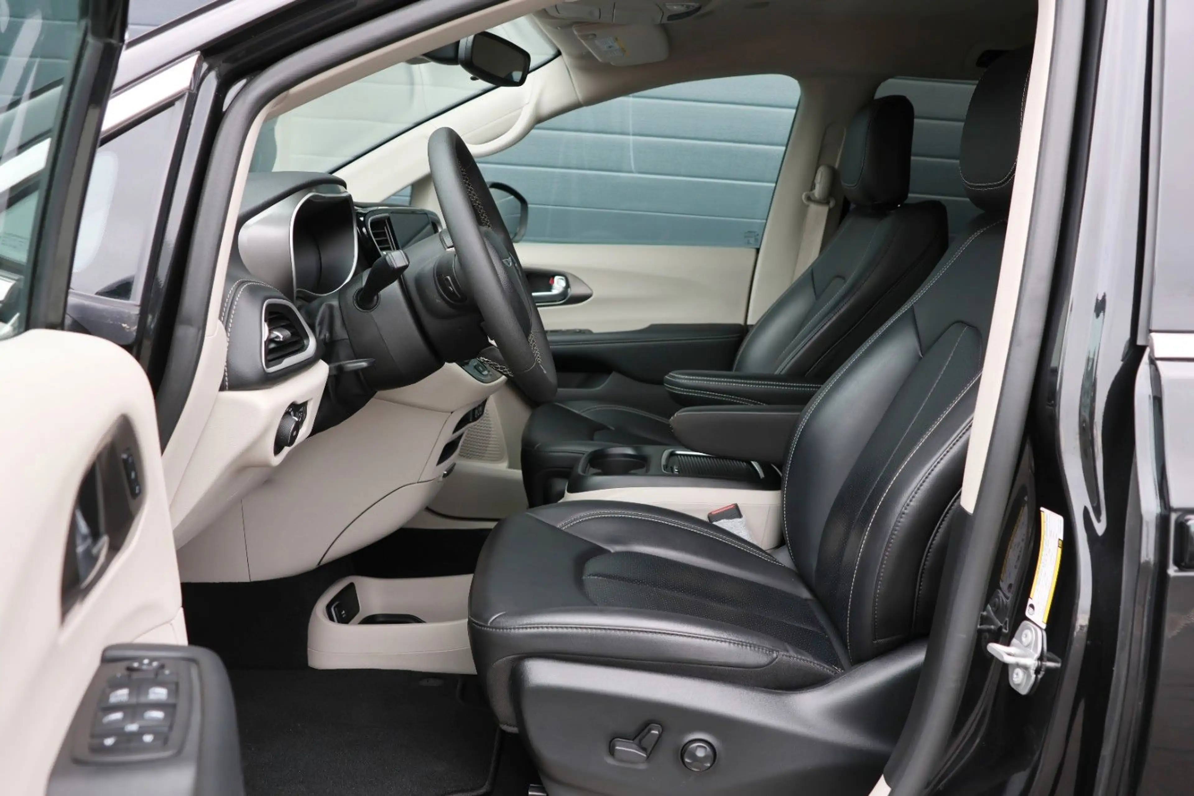 Chrysler Pacifica Plug-IN Hybrid/ACC/SHZ/LHZ/TOTW/SPUR/17 — photo 14