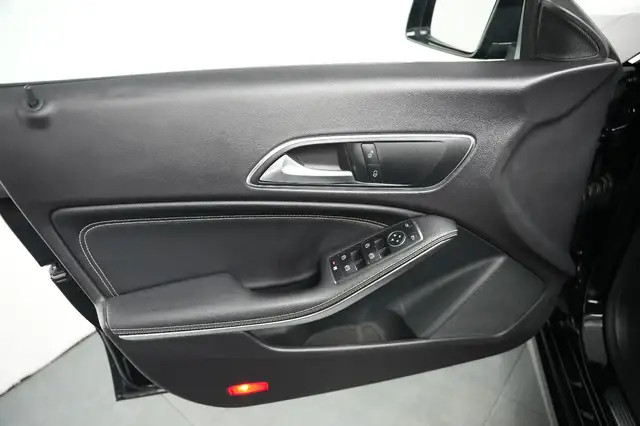 Mercedes-Benz Cla view 11