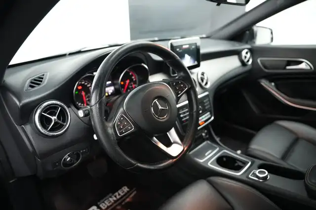 Mercedes-Benz Cla view 13