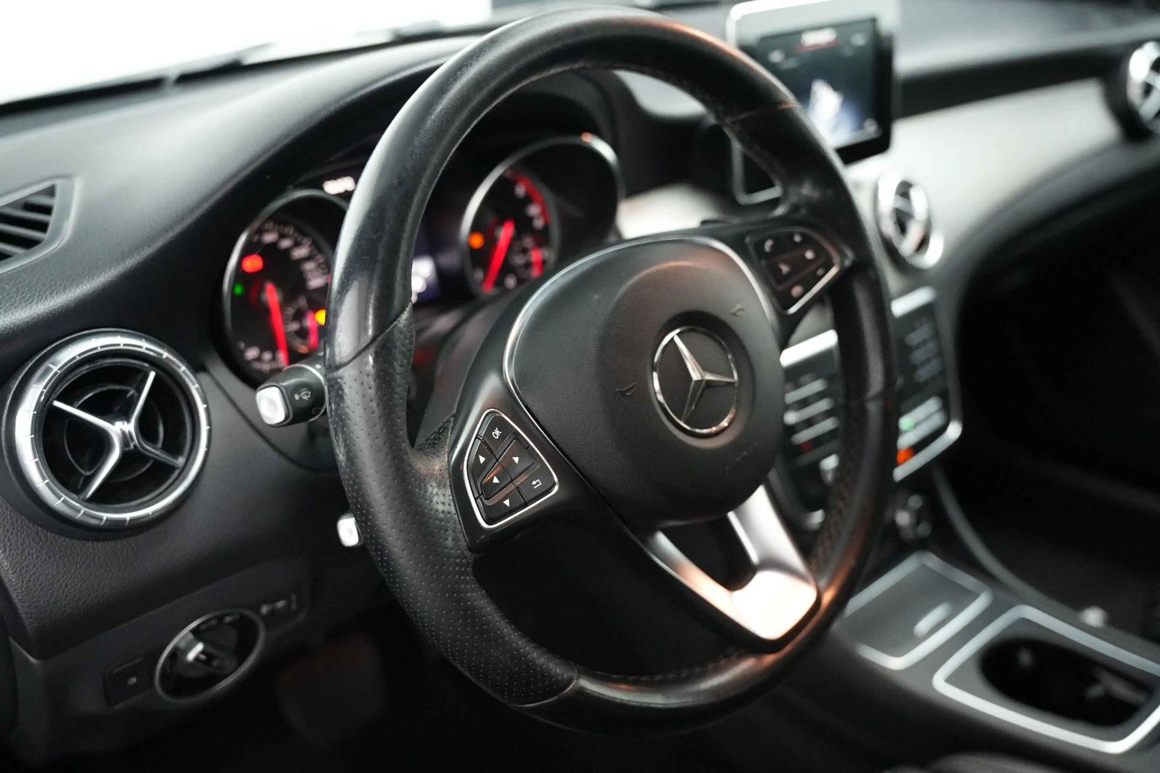 Mercedes-Benz CLA 200 d *AutomatiK*R-Kamera*LED*SHZ — photo 14