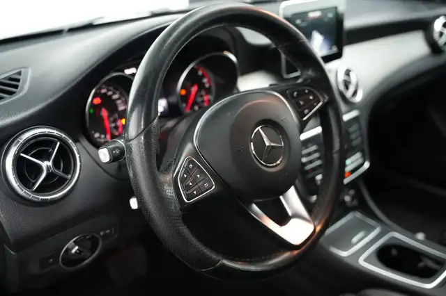 Mercedes-Benz Cla view 14