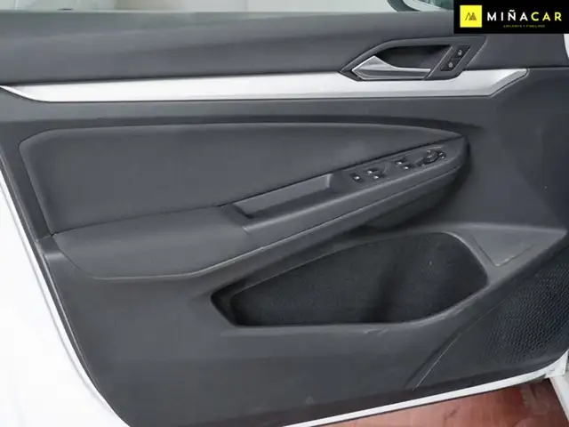 Volkswagen Golf view 20