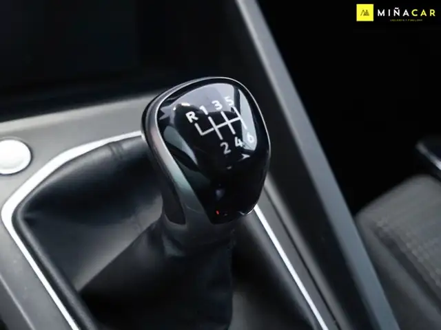 Volkswagen Golf view 9