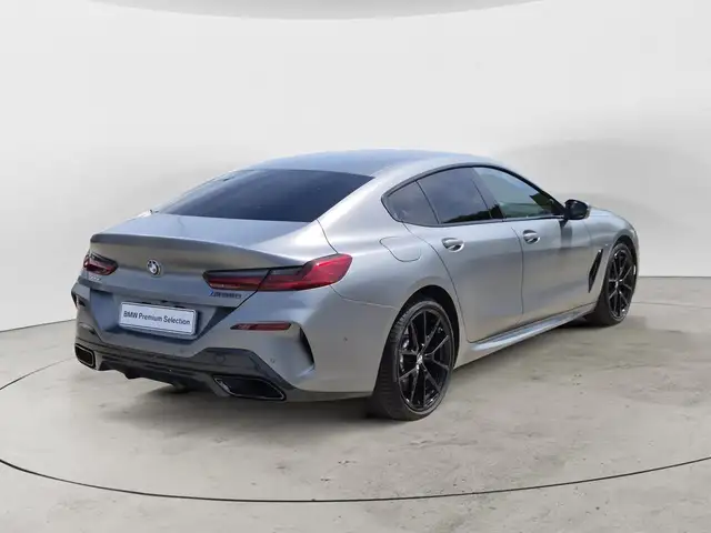 BMW 8 Series view 4