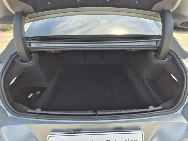BMW 8 Series view 12