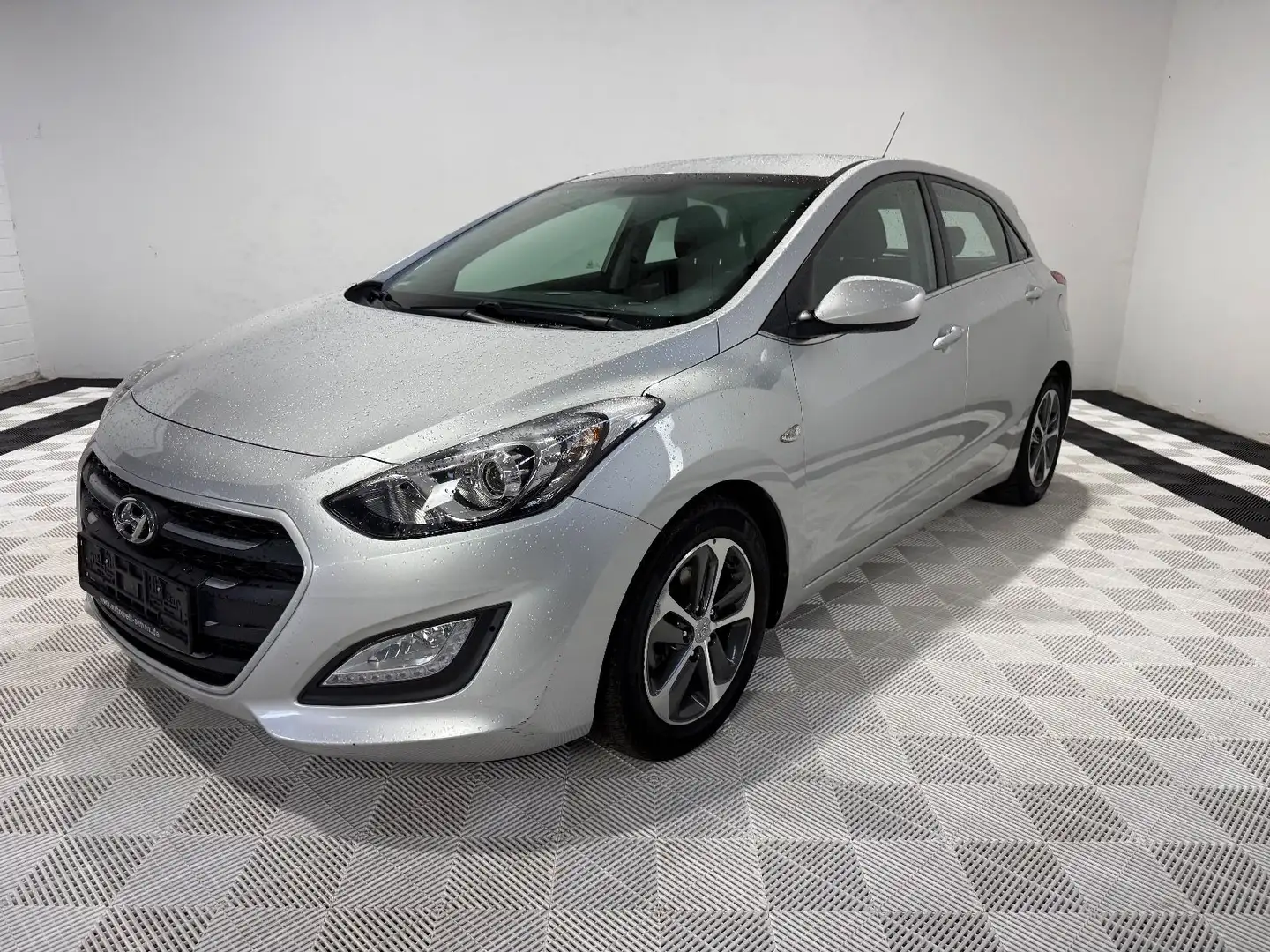 Hyundai i30 blue 1.6 CRDi 81kW Trend DCT°Automatik°Klima Grau - 1