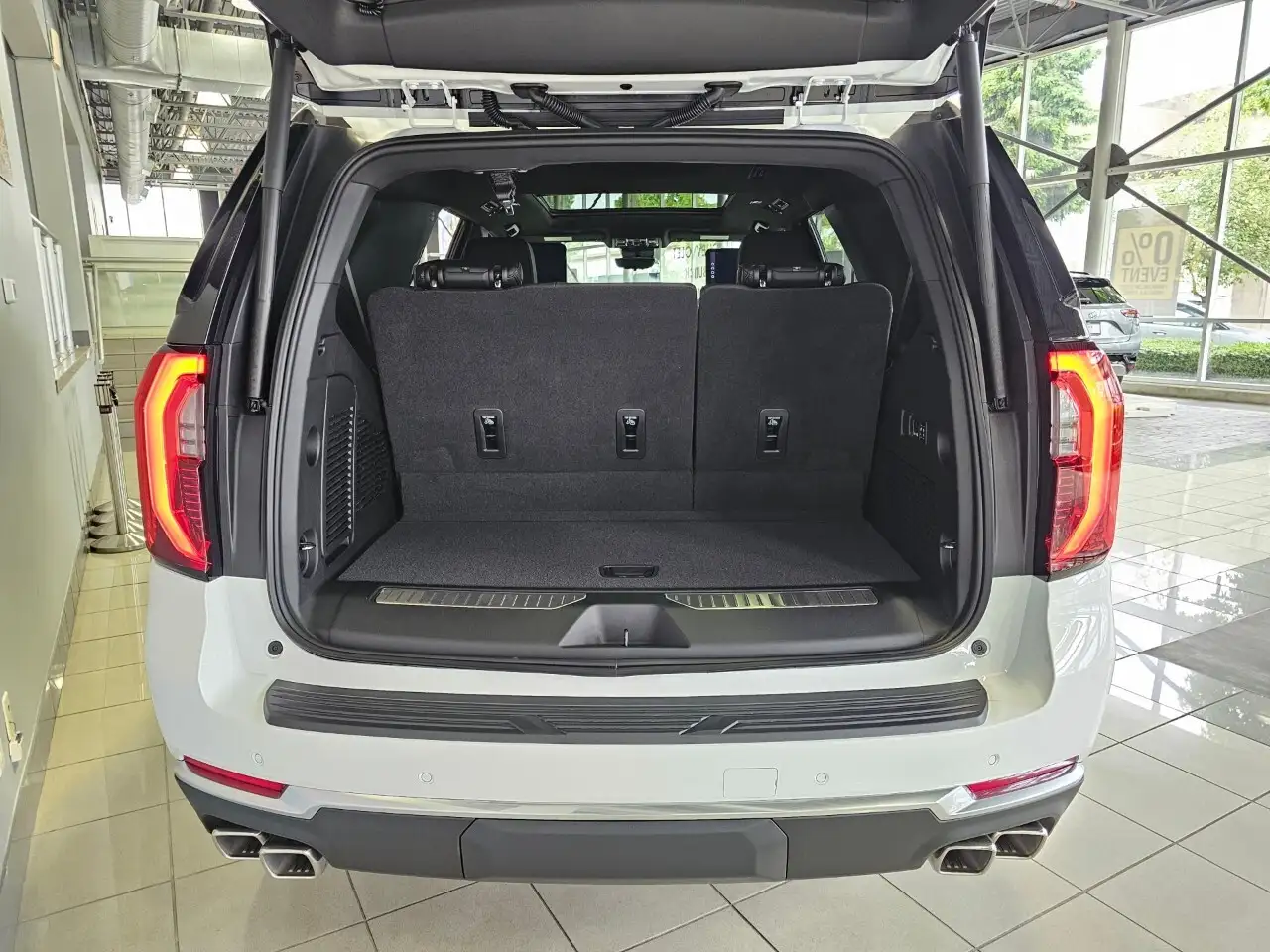GMC Yukon снимка GMC Yukon