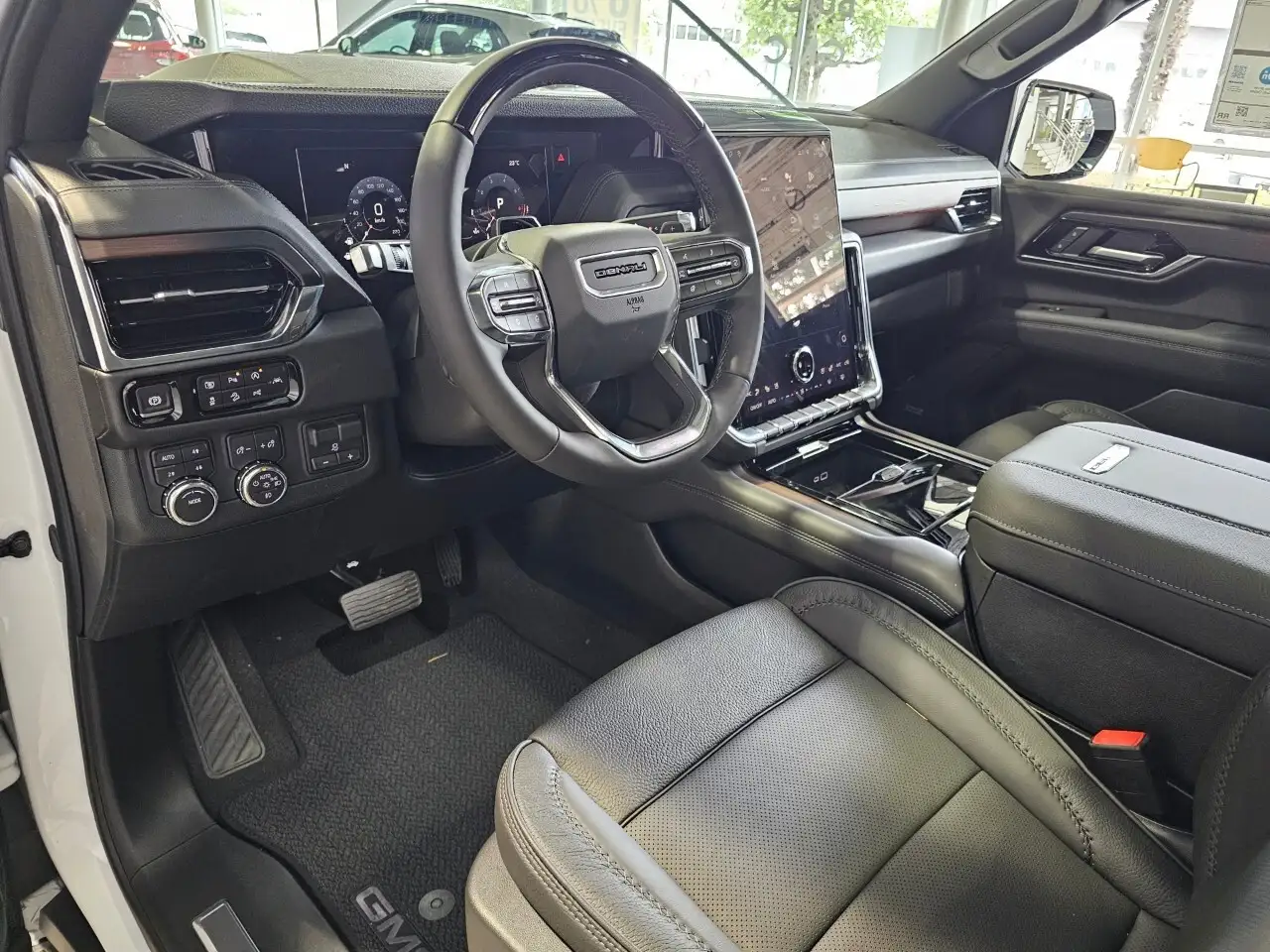 GMC Yukon снимка GMC Yukon