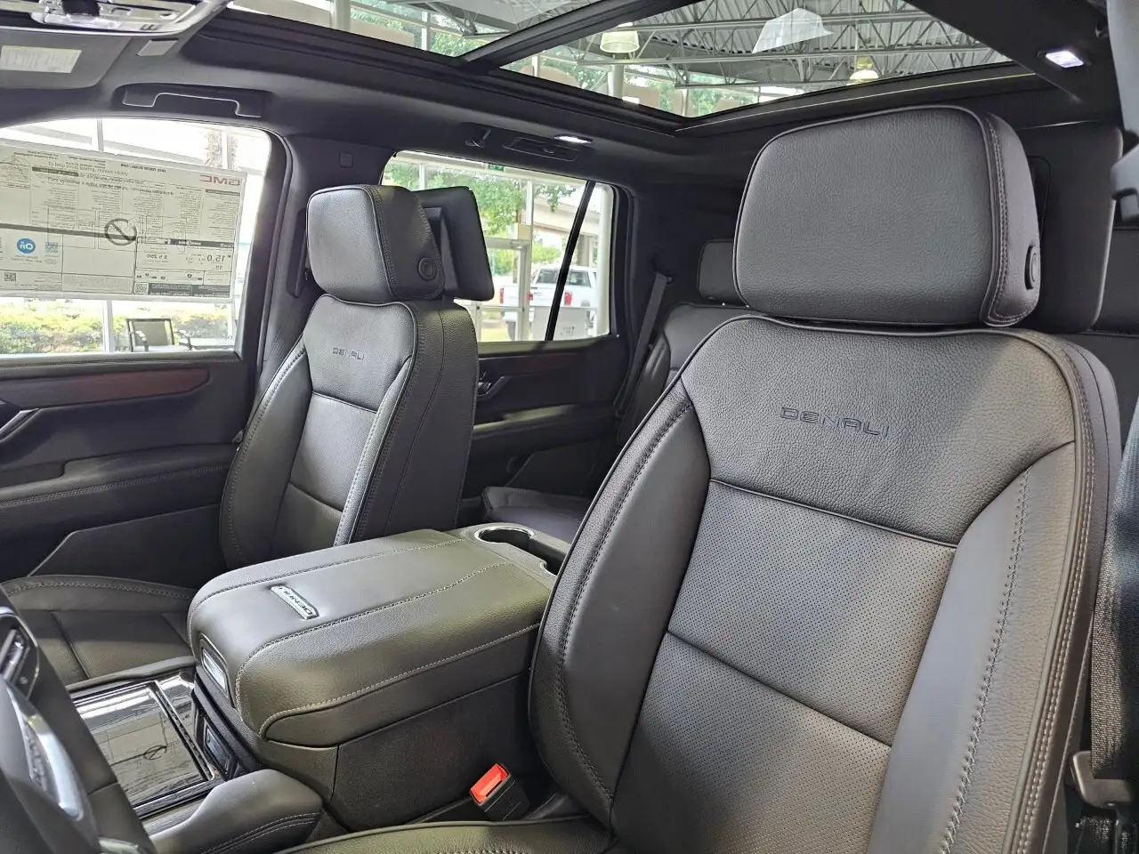 GMC Yukon снимка GMC Yukon