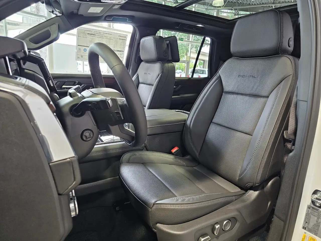 GMC Yukon снимка GMC Yukon