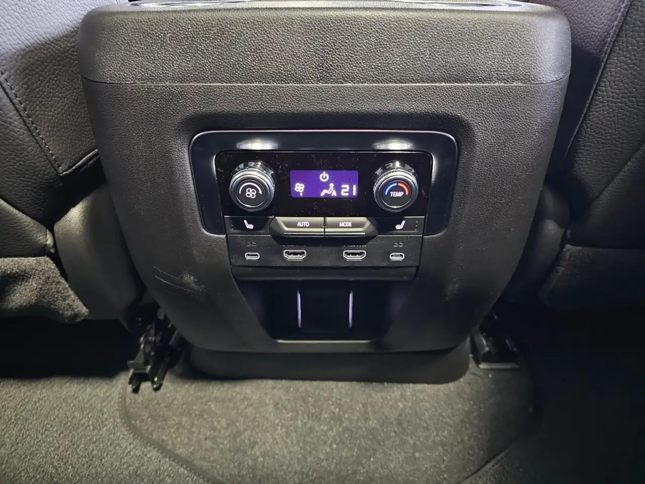 GMC Yukon снимка GMC Yukon