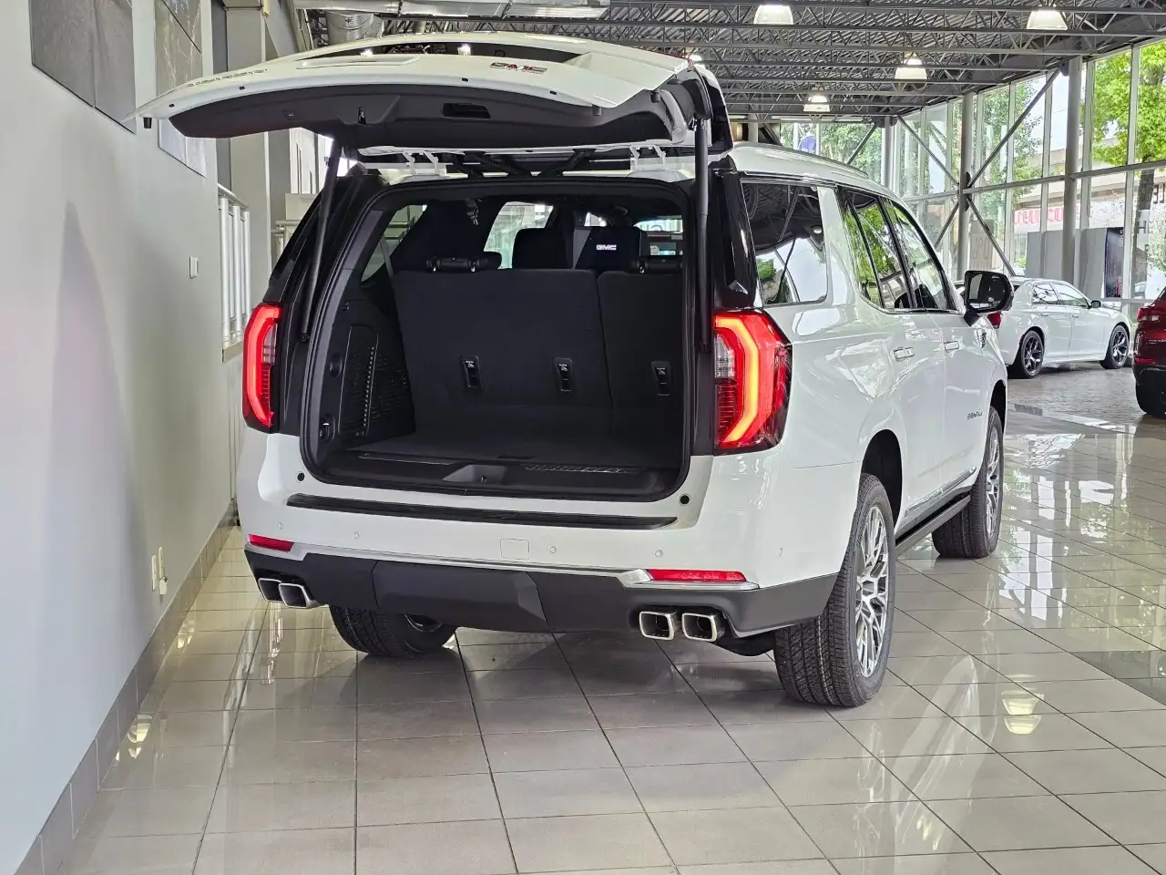 GMC Yukon снимка GMC Yukon
