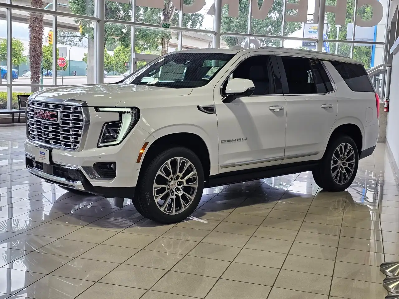 GMC Yukon снимка GMC Yukon