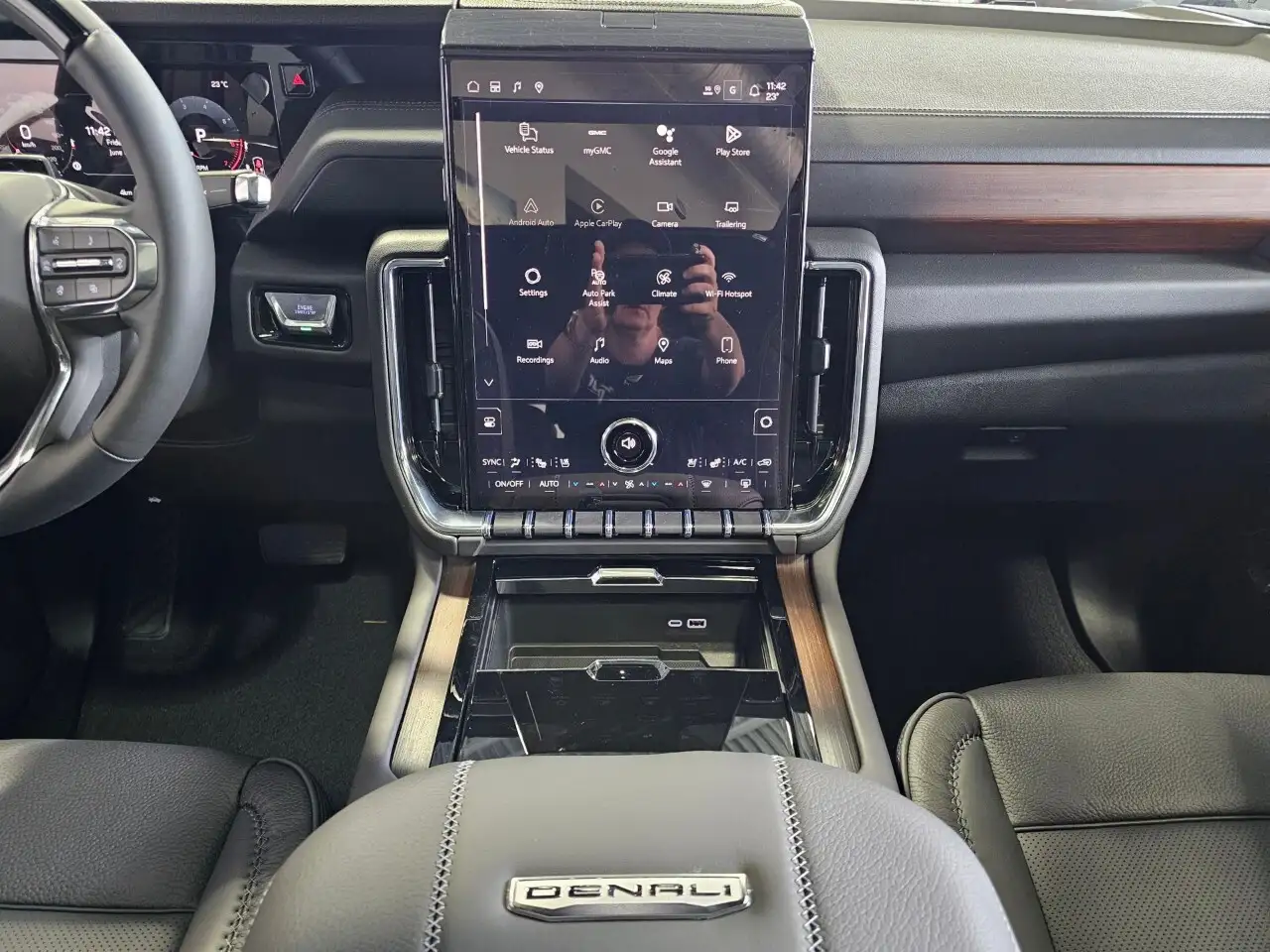 GMC Yukon снимка GMC Yukon