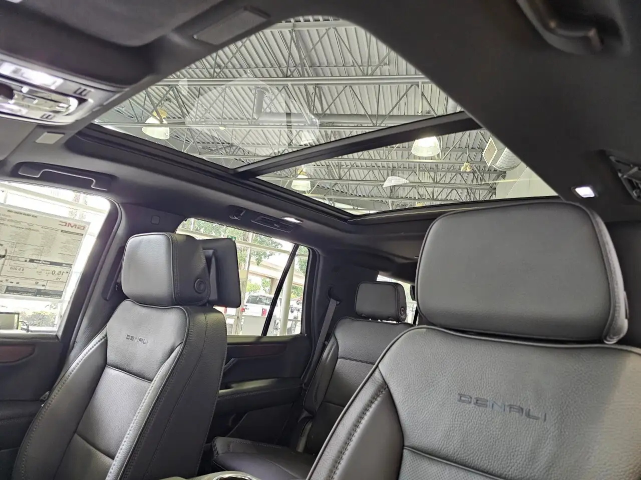 GMC Yukon снимка GMC Yukon