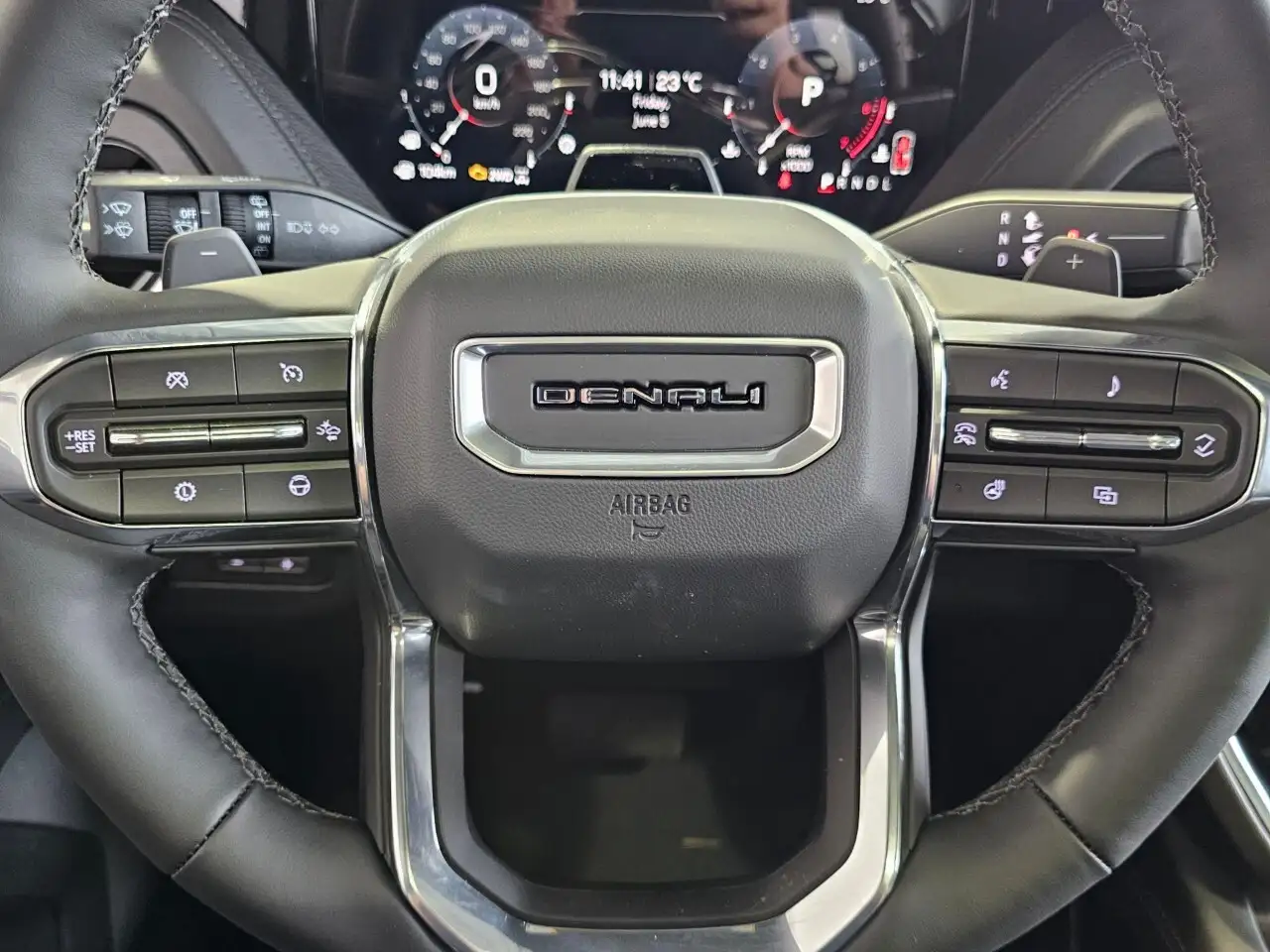 GMC Yukon снимка GMC Yukon